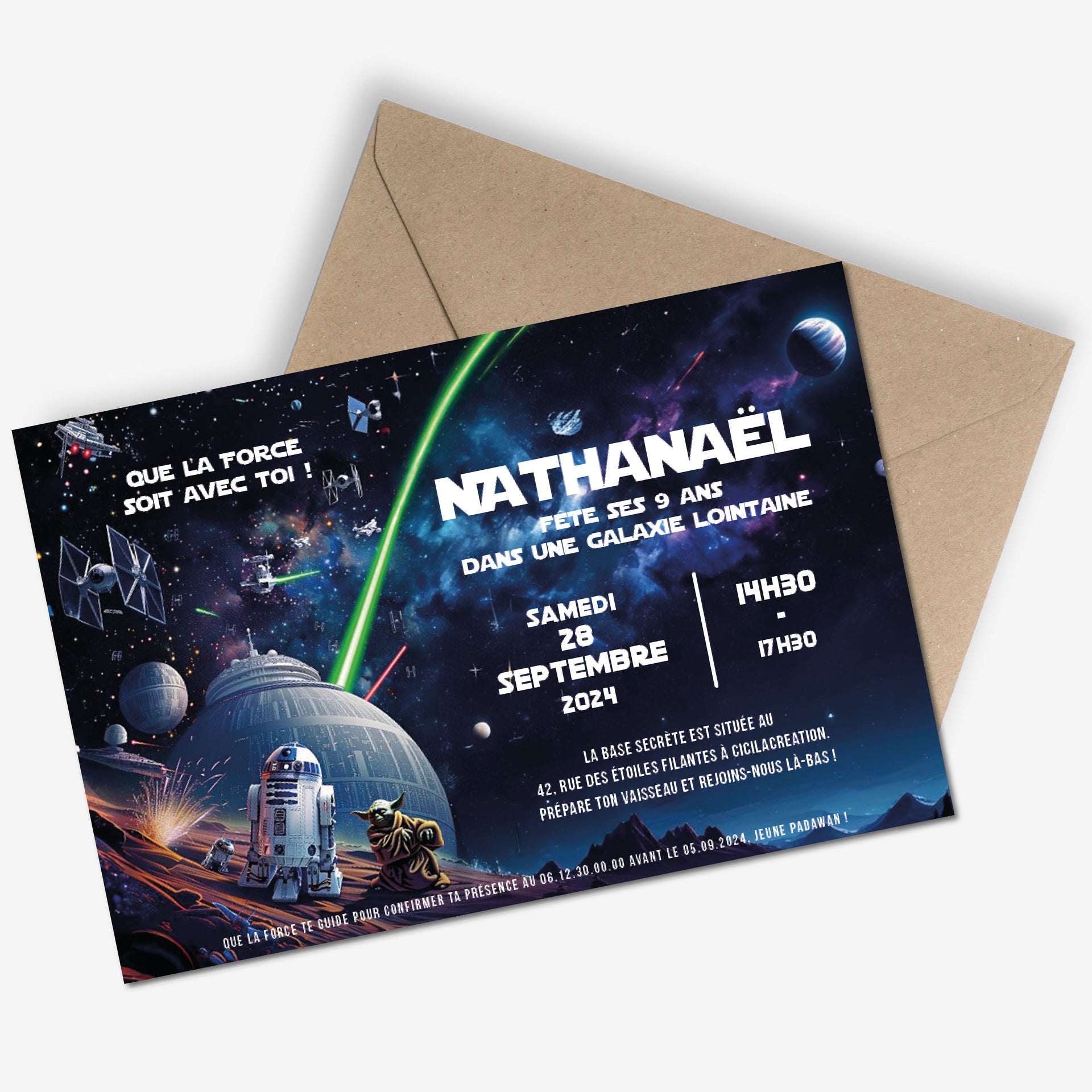 Image de l'invitation anniversaire personnalisée Rébellion Céleste inspirée de Star Wars, avec Yoda, R2-D2, une étoile noire et un sabre laser dans une galaxie étoilée.