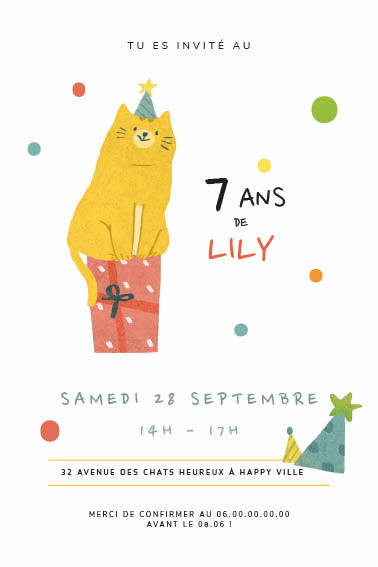 Image de l'invitation anniversaire personnalisée recto simple avec un chat jaune joyeux portant un chapeau de fête, assis sur un cadeau rouge, entouré de confettis colorés.