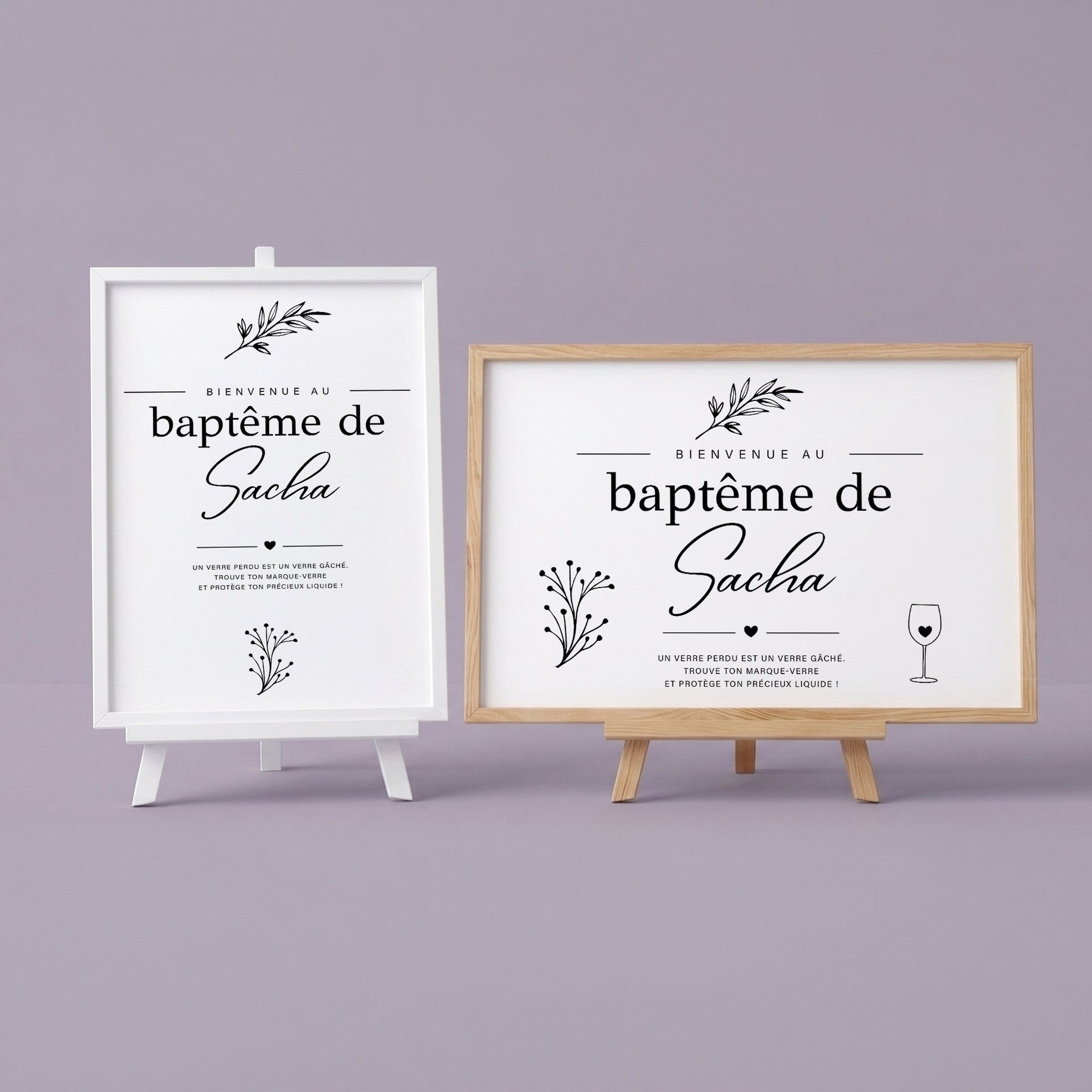 Affiches de bienvenue numériques personnalisées pour le baptême de Sacha, formats vertical et horizontal sur mini-chevalets blanc et bois.