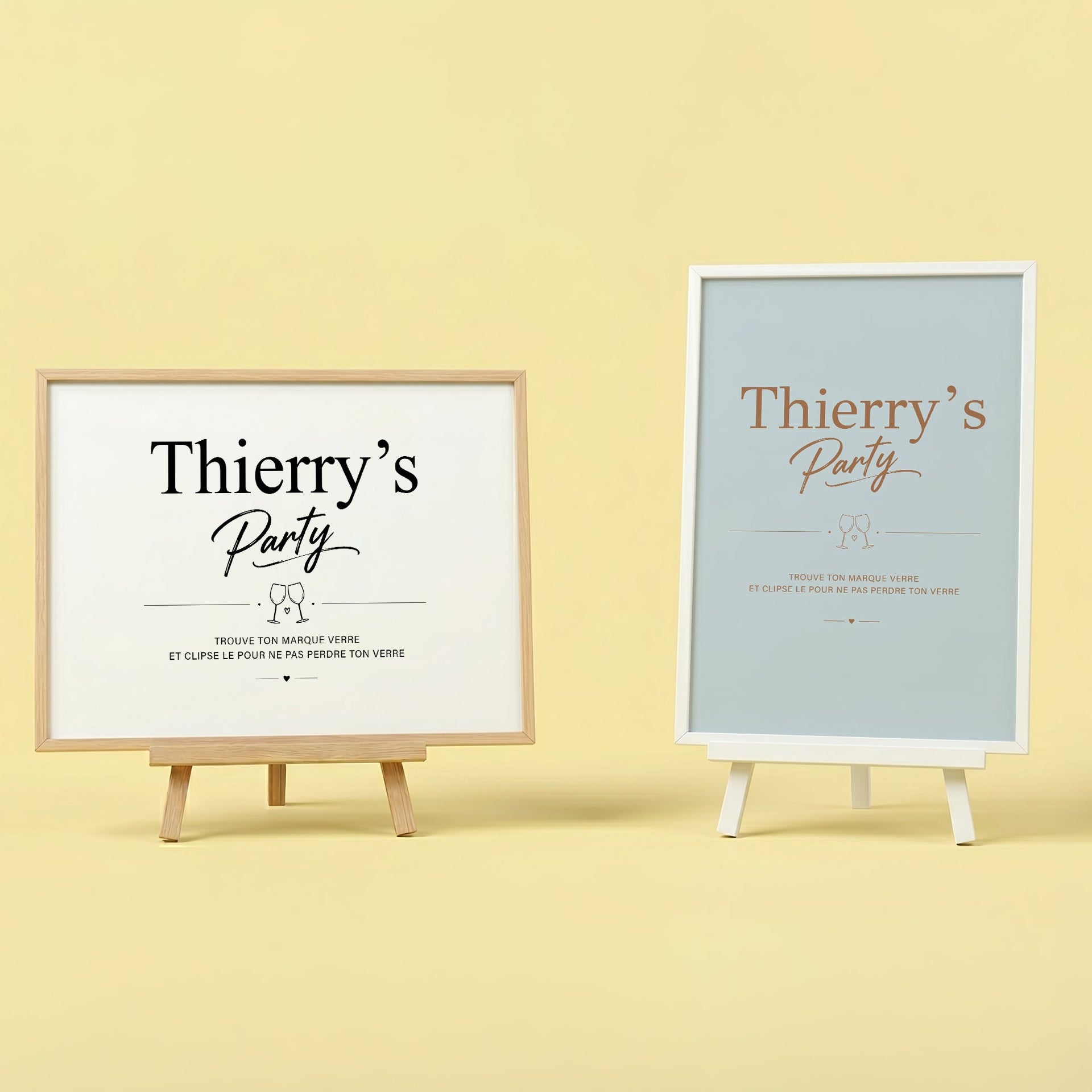 Deux affiches personnalisées Thierry's Party pour l'organisation des verres, sur fond uni jaune pastel lumineux. À gauche, l'affiche horizontale dans un cadre en bois clair sur son chevalet assorti, fond blanc et texte noir. À droite, l'affiche verticale dans un cadre blanc sur son chevalet blanc, avec un fond bleu doux et texte marron.