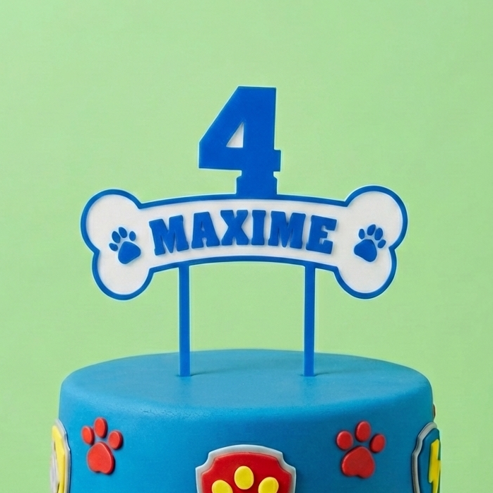 Cake topper Pat Patrouille personnalise avec prenom Maxime et age 4, decoration anniversaire theme chiens heros sur gateau bleu
