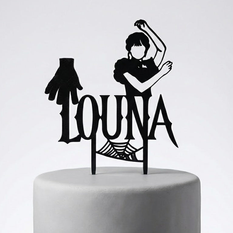 Cake topper mercredi addams noir sur gateau blanc