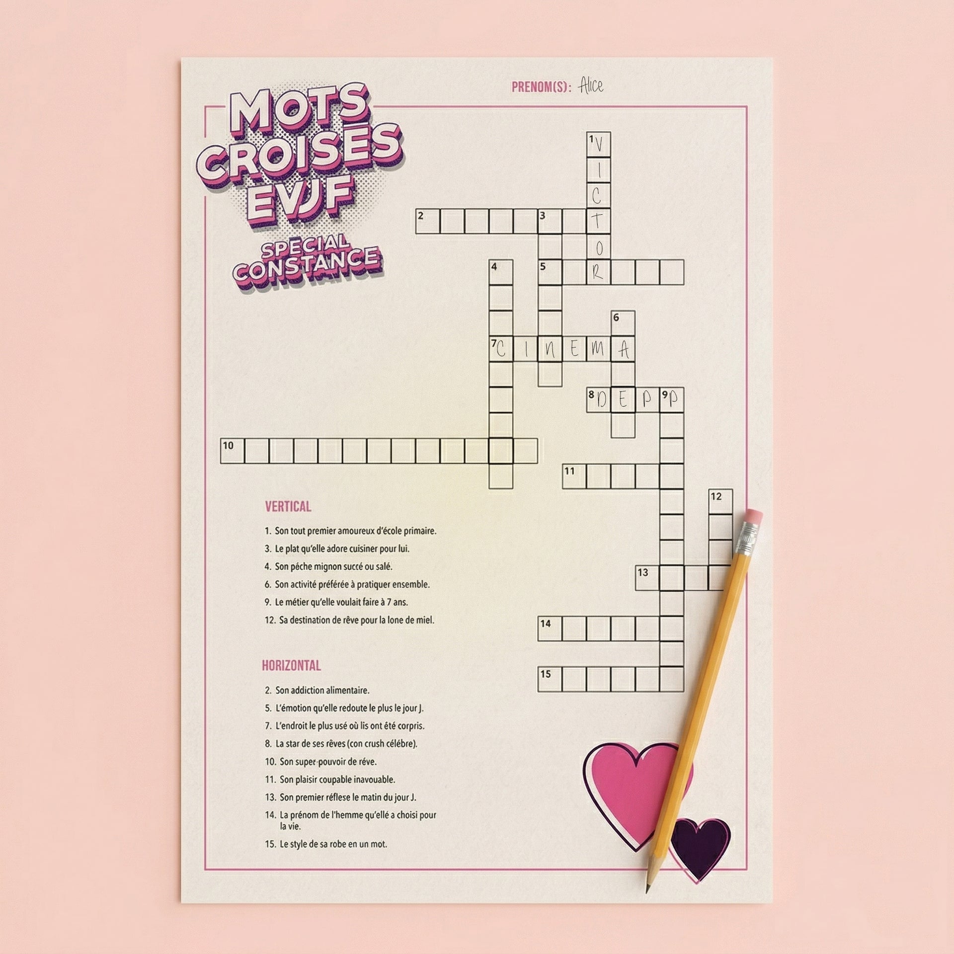 Une fiche de jeu imprimée au style rétro-pop des années 90 pour une animation d'Enterrement de Vie de Jeune Fille (EVJF). Le titre "MOTS CROISÉS EVJF SPECIAL CONSTANCE" est écrit en lettres pop-up. La fiche présente une grille de mots croisés numérotée et une liste de questions en français (indices) pour les sections "Vertical" et "Horizontal", des décorations de cœurs et un crayon à papier jaune posé dessus. 
