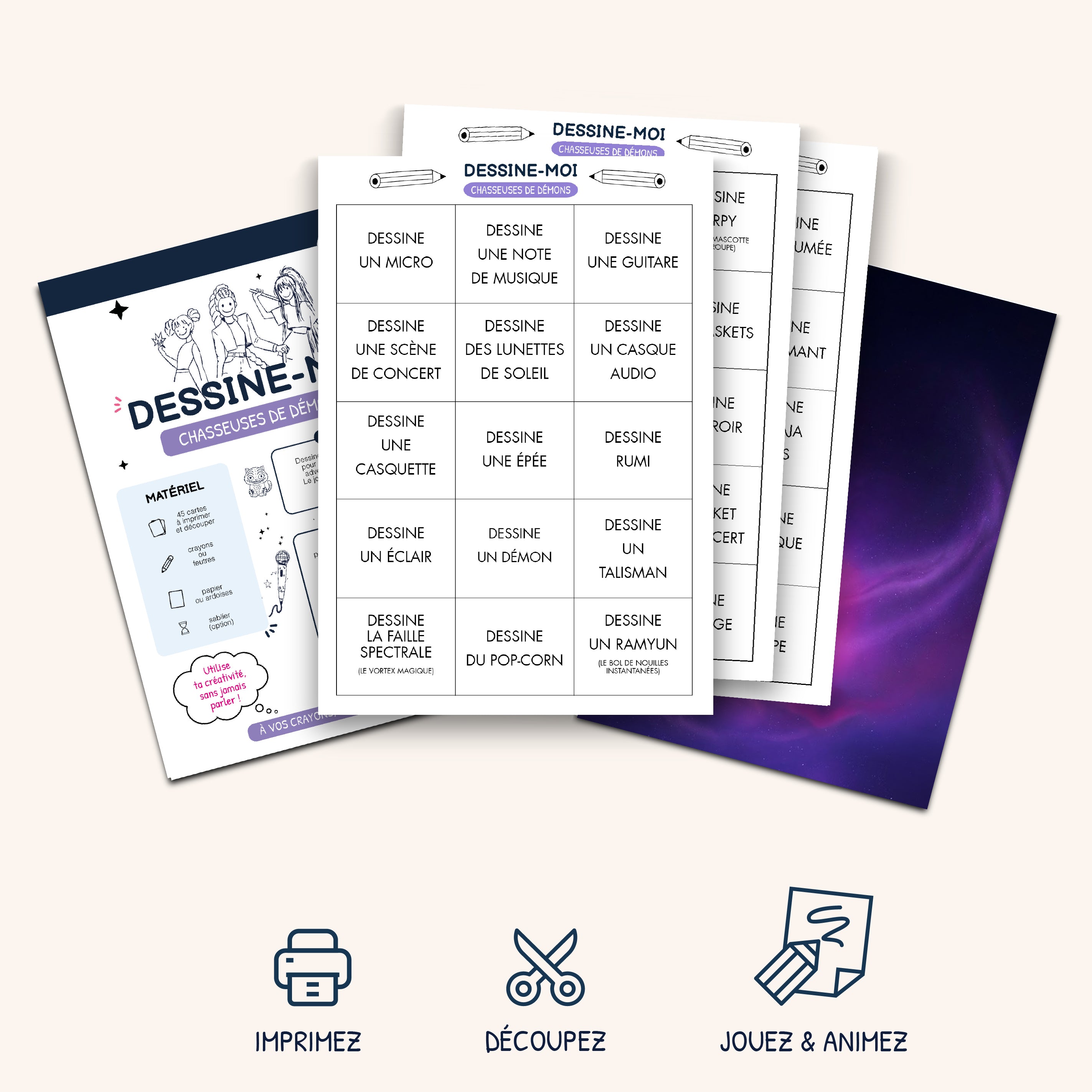 Présentation du jeu à imprimer 'Dessine-moi - Chasseuses de Démons'. Des feuilles de jeu sont présentées en éventail, montrant les règles, le matériel et les grilles de cartes à découper avec des défis comme 'Dessine un micro', 'un ramyun' ou 'un démon'. En bas, trois icônes bleues détaillent les étapes : Imprimez, Découpez, Jouez et Animez.