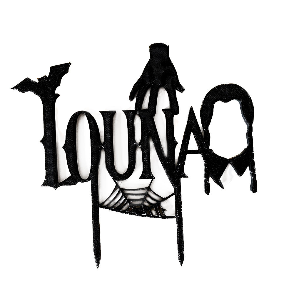 Cake topper personnalisé style Mercredi Addams avec prénom Louna, silhouette gothique et toile d’araignée, décoration gâteau anniversaire thème mercredi addams noir.