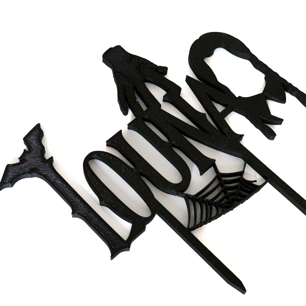 Cake topper personnalisé style Mercredi Addams avec prénom Louna, silhouette gothique et toile d’araignée, décoration gâteau anniversaire thème mercredi addams noir.