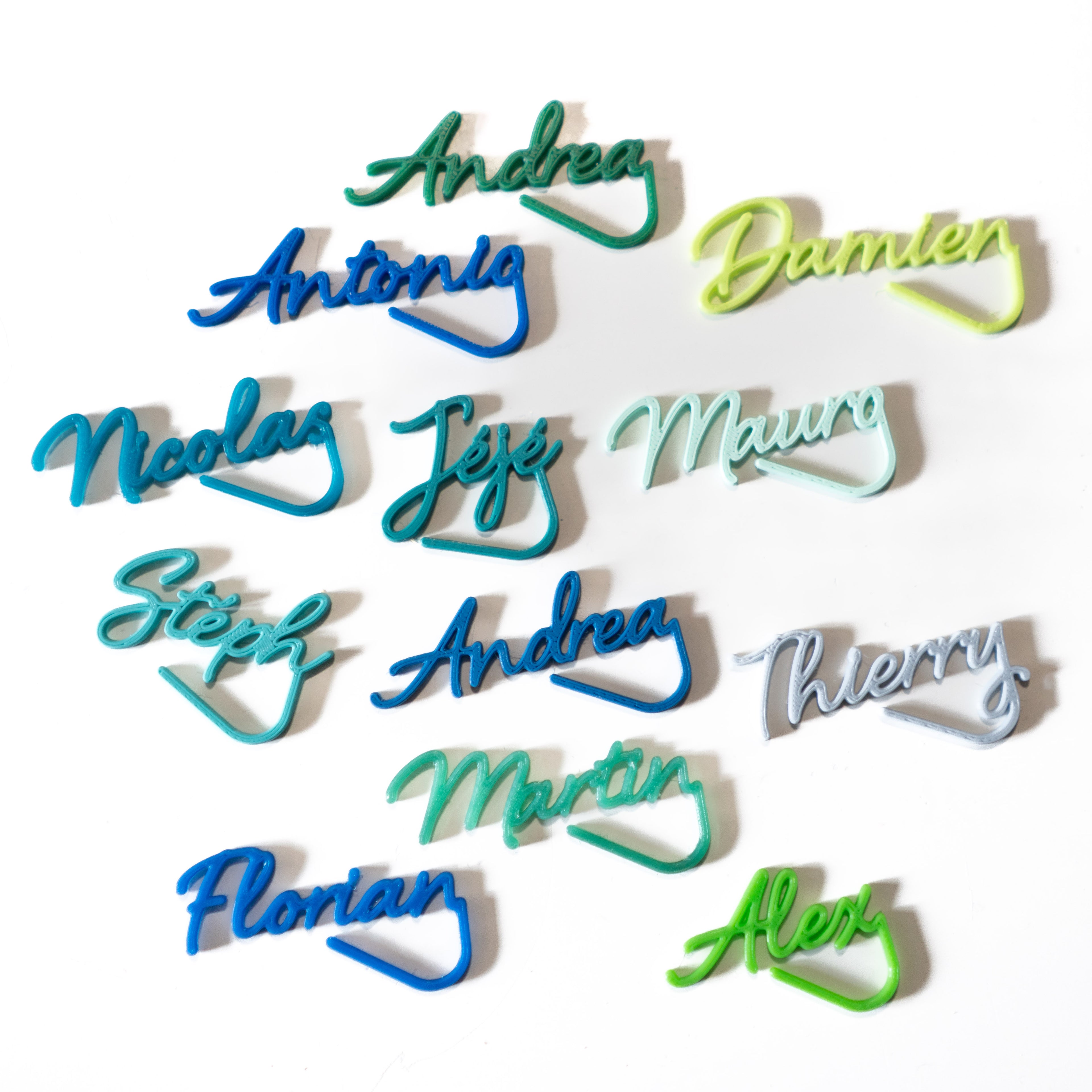 marque verre personnalise le subtil bleu vert ecriture cursive decoration table