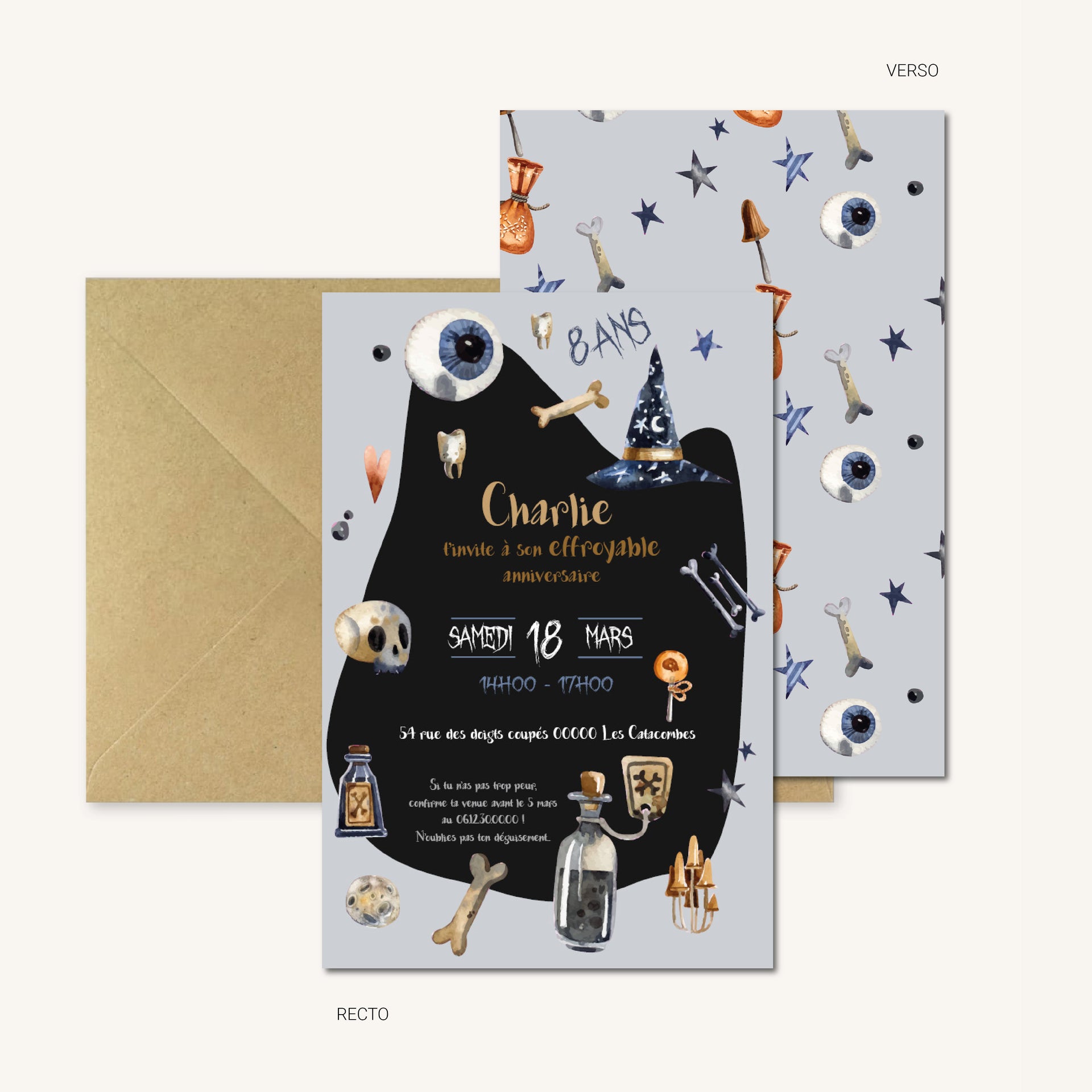 image de l'invitation anniversaire Halloween Effroyable recto-verso personnalisée, décorée de potions, crânes, os, chandelles et chapeau de sorcier, livrée avec enveloppe kraft.
