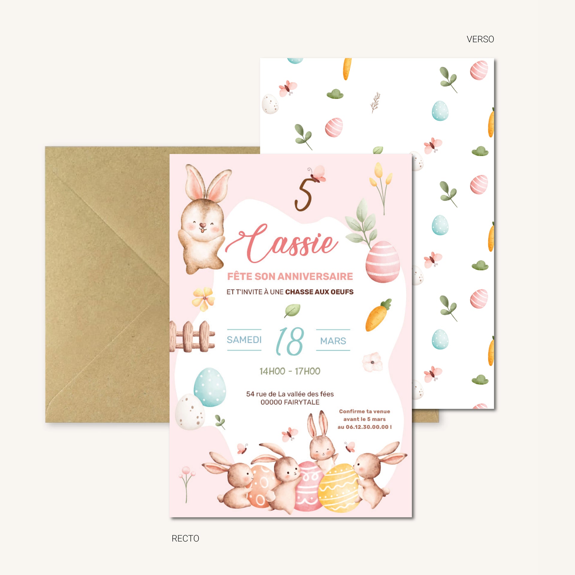 image de l'invitation anniversaire chocolatée de Pâques – carte recto-verso aux tons roses avec lapins, œufs pastel et ambiance gourmande avec son enveloppe kraft.