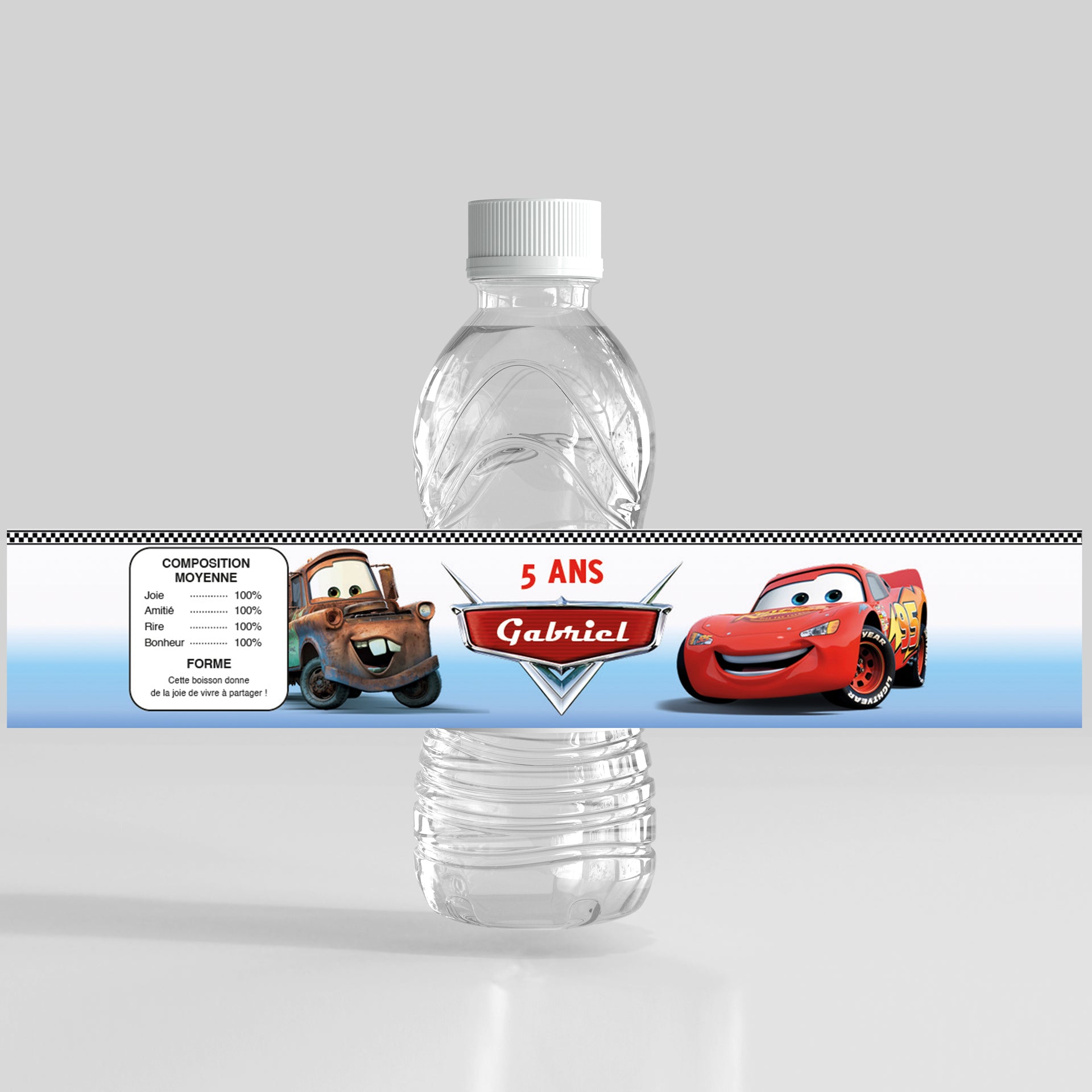 Bouteille d’eau avec etiquette personnalisee pour anniversaire enfant, theme voiture rouge, prenom Gabriel et age 5 ans, avec decor festif et composition humouristique.